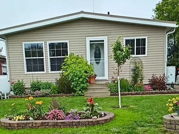 18 E Willow Rd, Claresholm, AB T0L 0T0