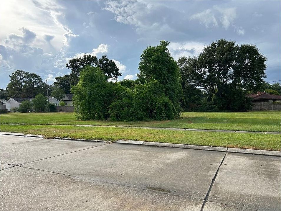 1st image of 56 W Chalmette Cir