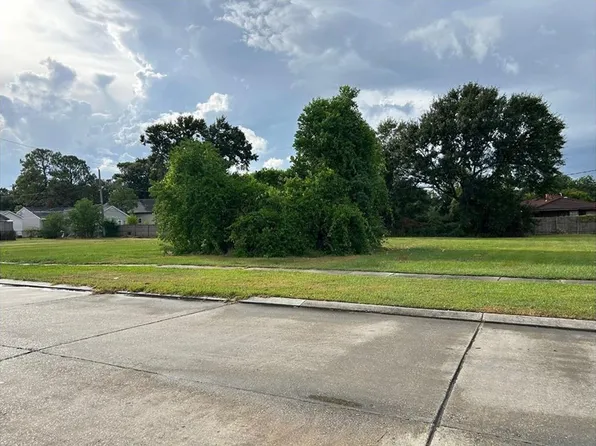 56 W Chalmette Cir, Chalmette, LA 70043