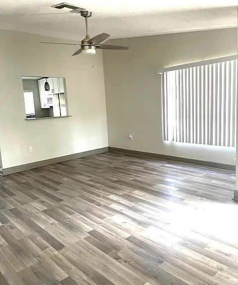 1100 Lowry Ave #33 — Photo 3