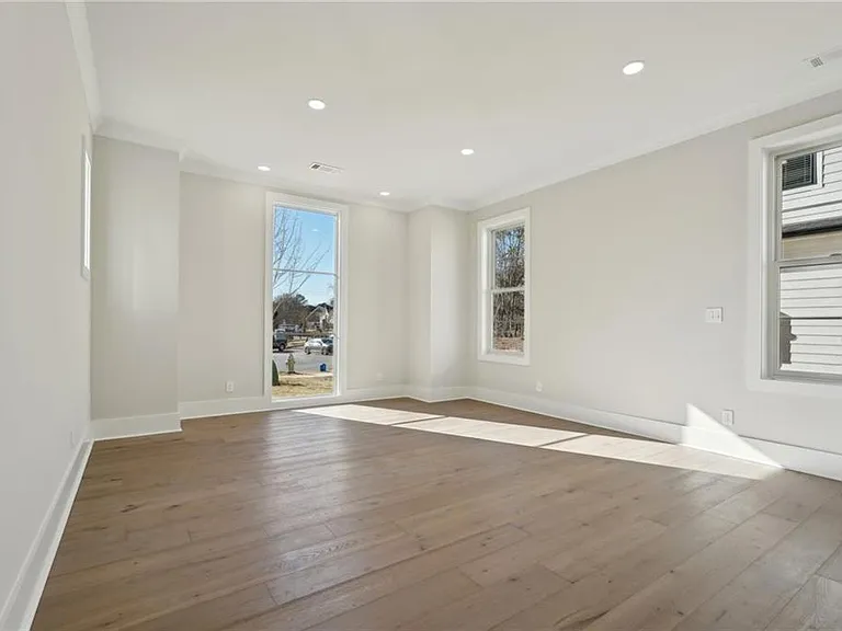 120 Thome Dr — Photo 40