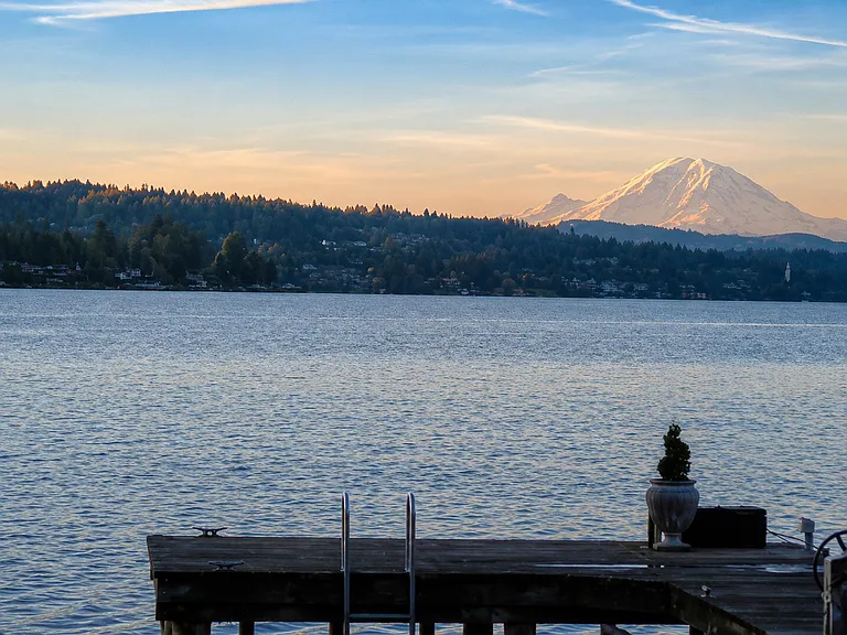 beautiful views, no bridges, quiet, Mt Rainier