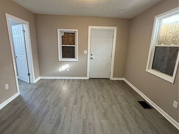 3rd image of 195 5th St