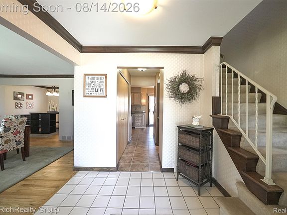 3rd image of 27328 Lawrence Dr