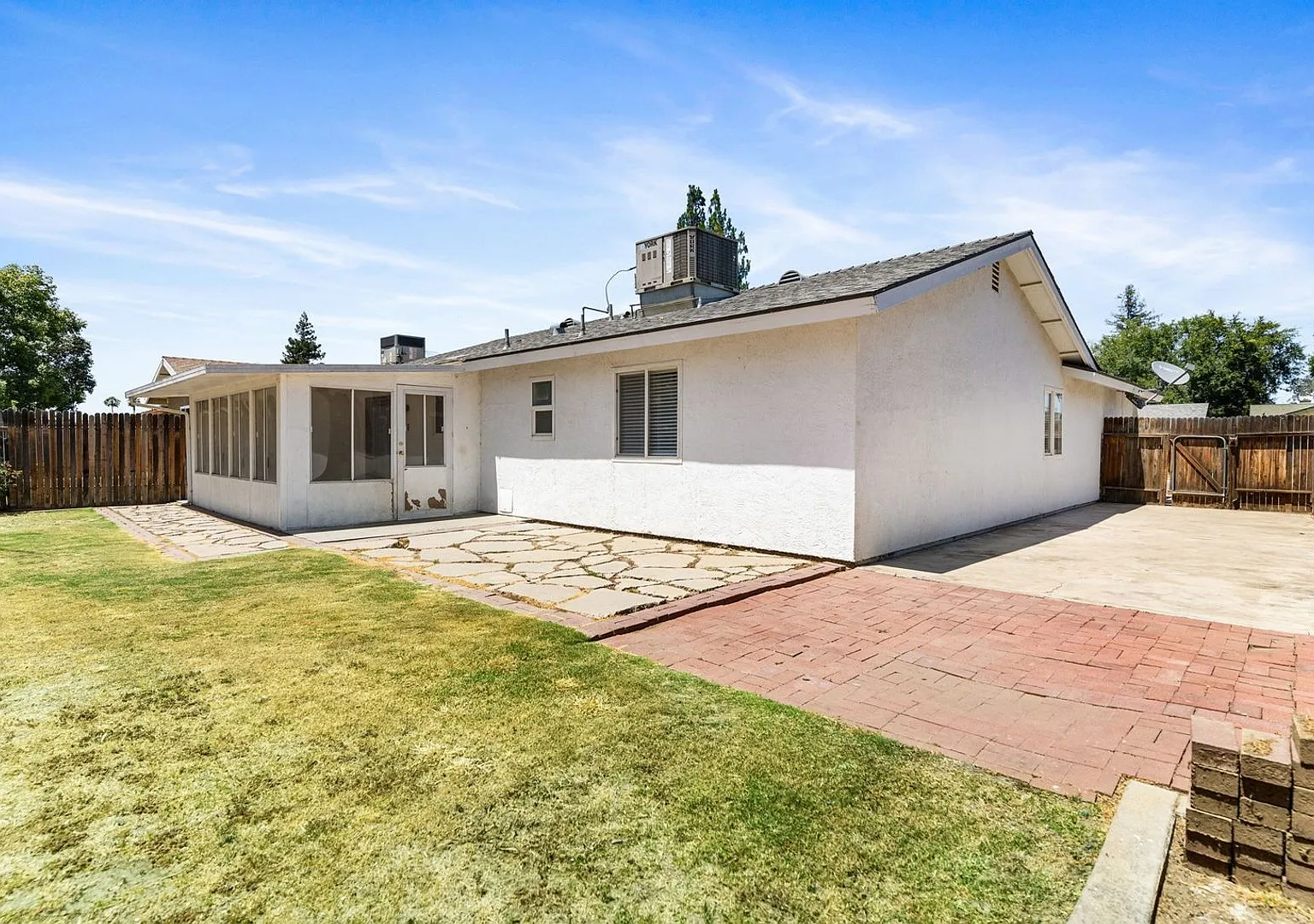 Charming 3BR House in Bakersfield — Photo 4