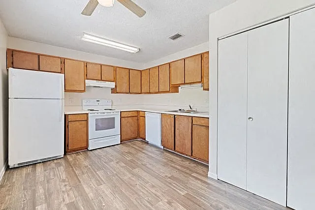 The Retreat at Hidden Bay Apartment Homes — Photo 10
