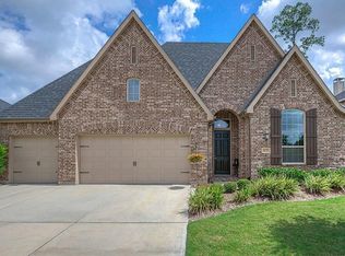 8153 Threadtail St, Conroe, TX 77385