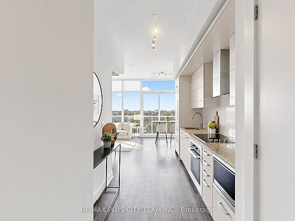 4th image of 3018 Yonge St #Uph07
