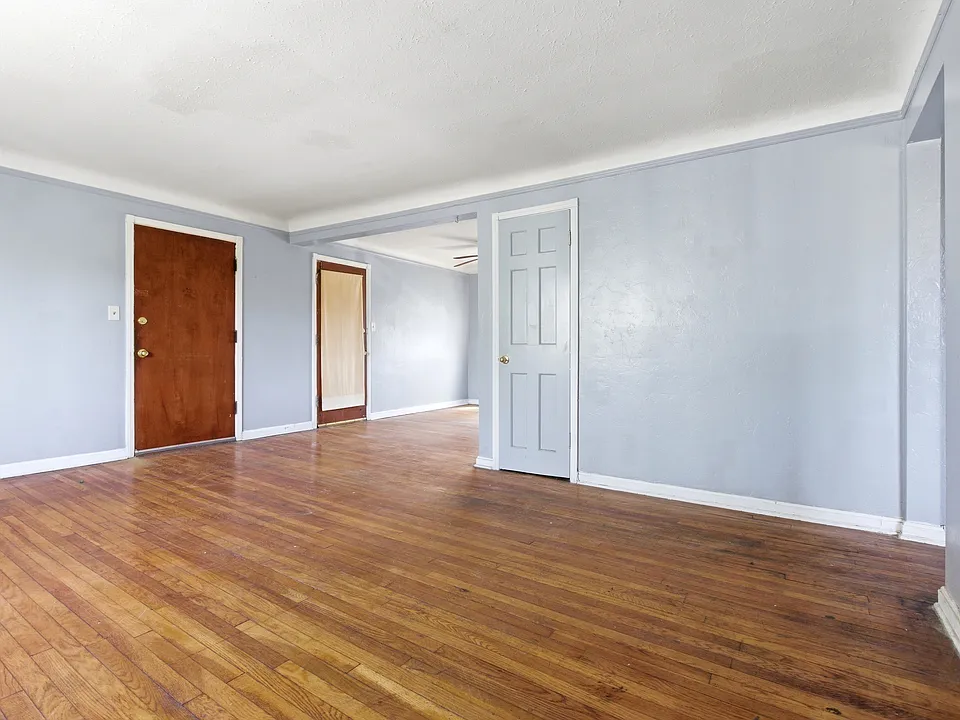 2715 Noble Rd #205