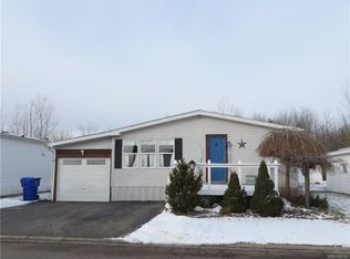707 Gardenwood Dr, Lockport, NY 14094