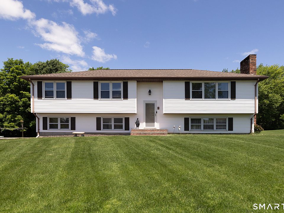 1st image of 126 Pinnacle Road