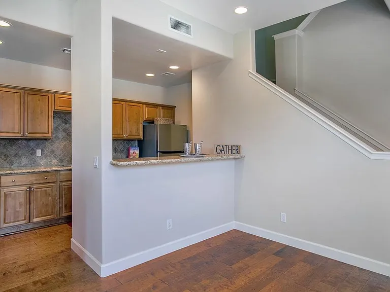617 S Roosevelt St — Photo 4