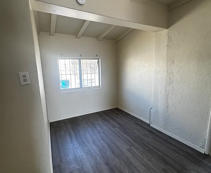 376 W Columbia St — Photo 15