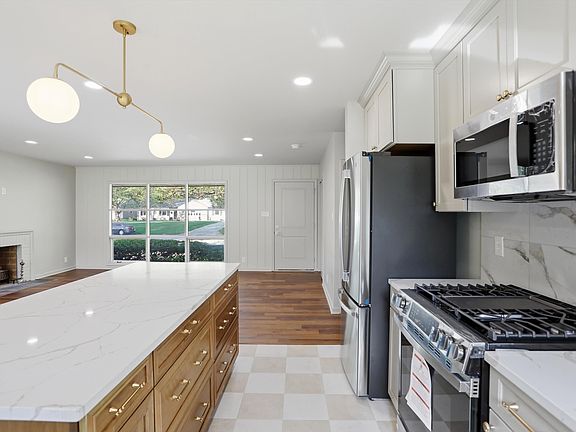 4th image of 5841 N Parker Ave
