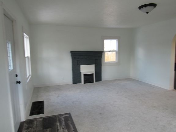 3rd image of 226 Pleasant St