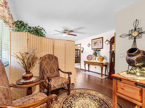 3rd image of 38 Foxridge Ln