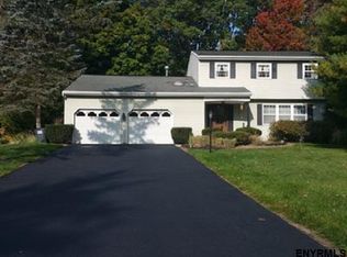 32 Greenridge Dr, Clifton Park, NY 12065