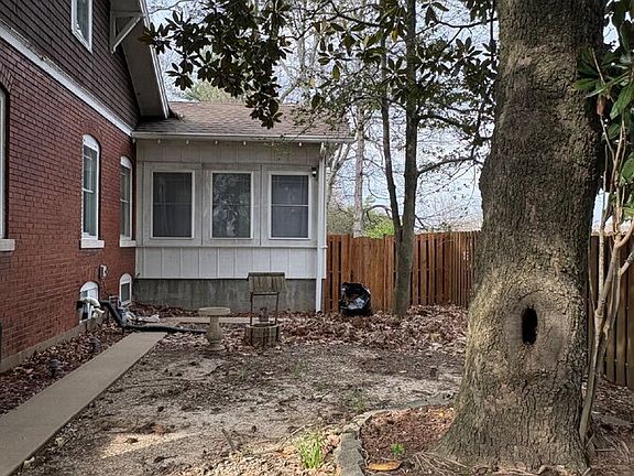2nd image of 1208 Hillcrest Dr