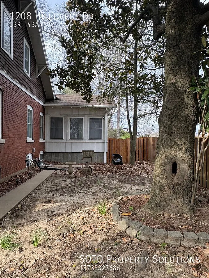 Building Photo - 1208 Hillcrest Dr