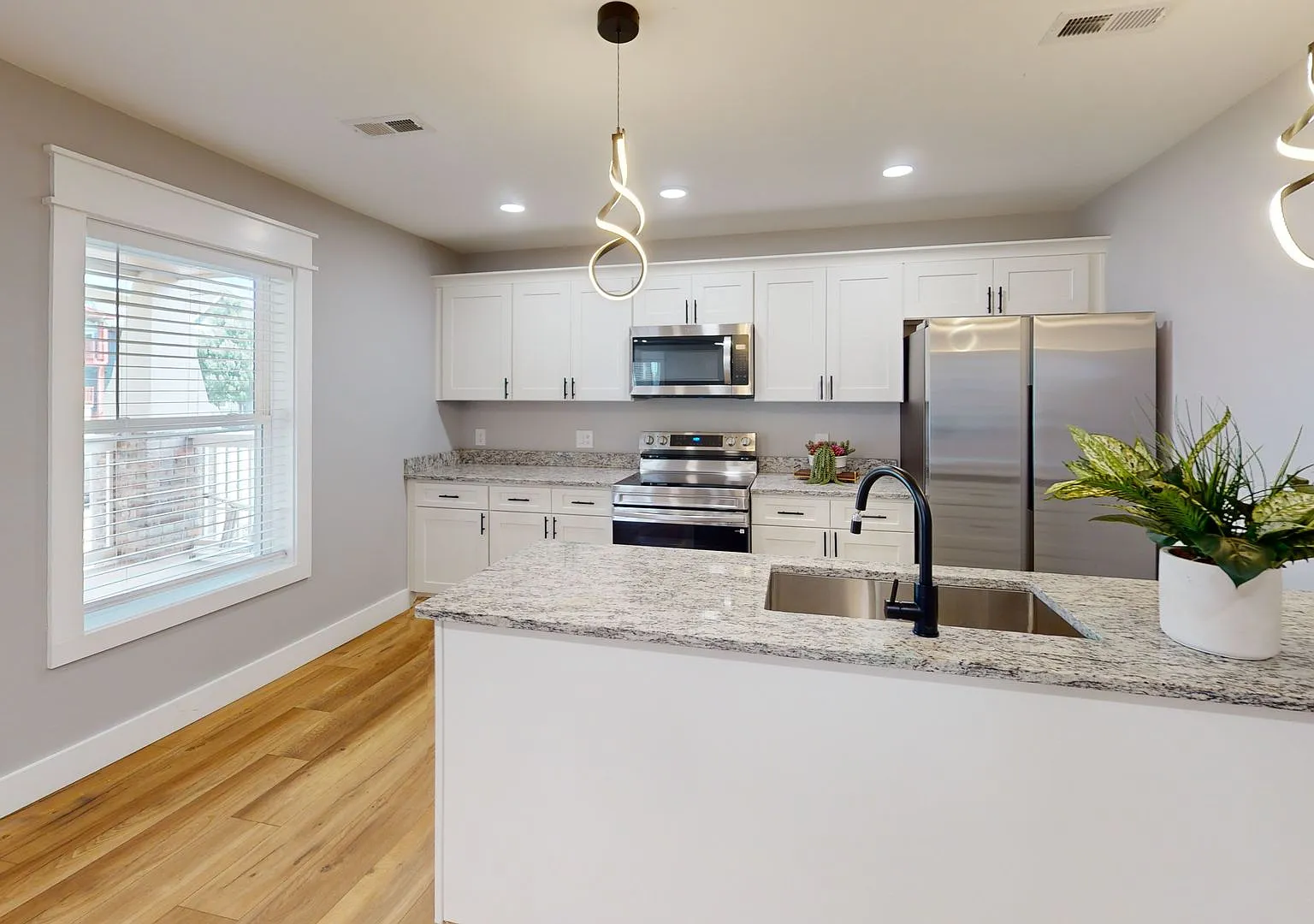 Waitlist for Aug2027Jul2028 Now Open! |Beautiful New Renovated 9BR Historic House — Photo 1