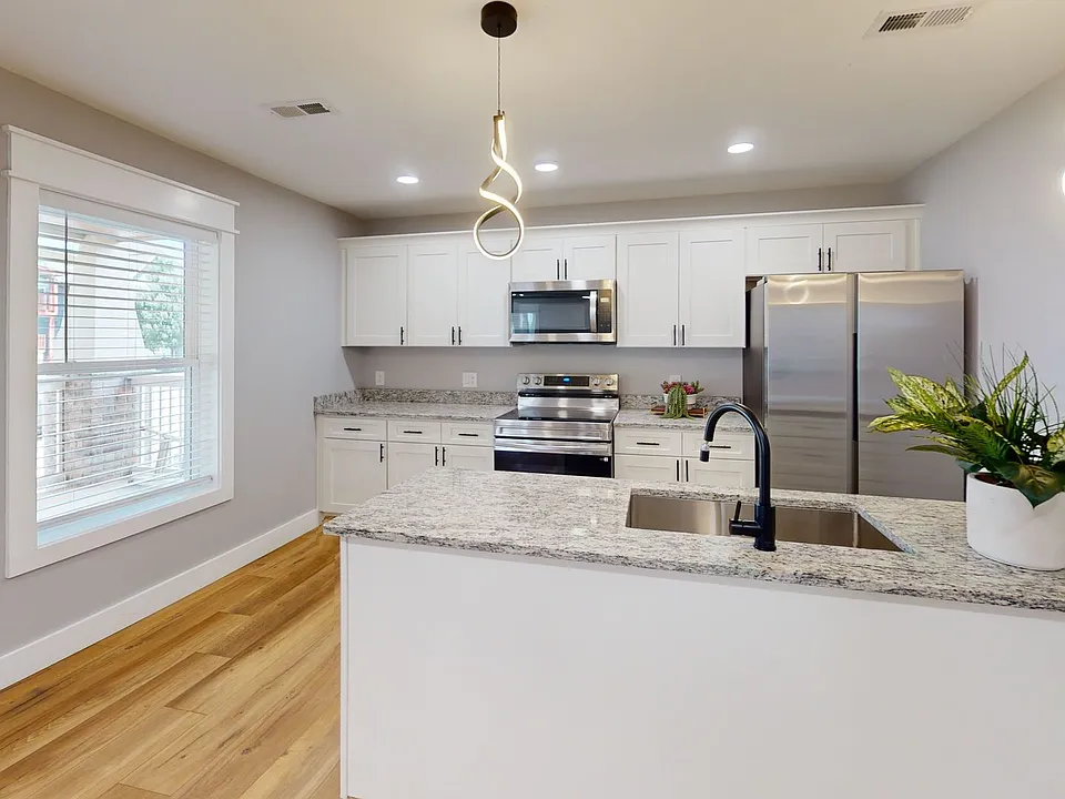 1708 Highland Ave
