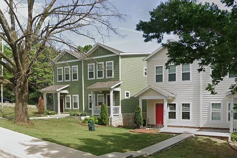892 W Hughes St — Photo 2