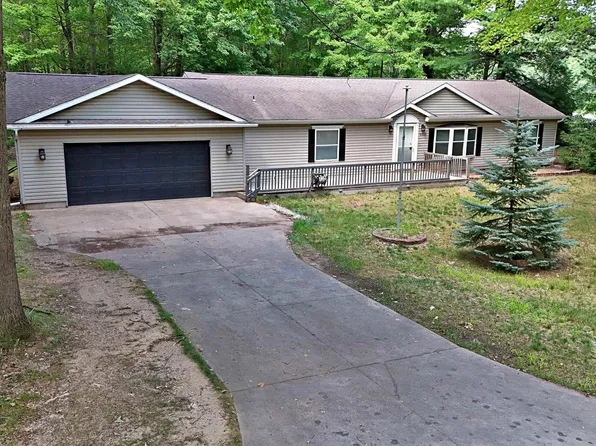 8800 Longview Dr, Stanwood, MI 49346
