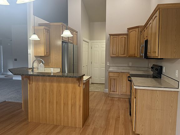 2nd image of 3287 Banff Ave