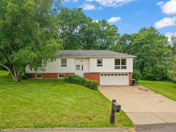 1056 Forest Hills Dr SW, Rochester, MN 55902