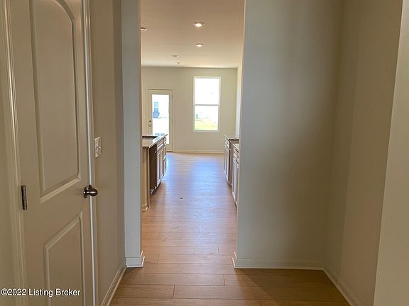 5th image of 324 Vildana Ct