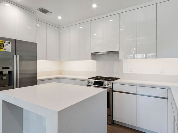 2nd image of 834 9th St #1