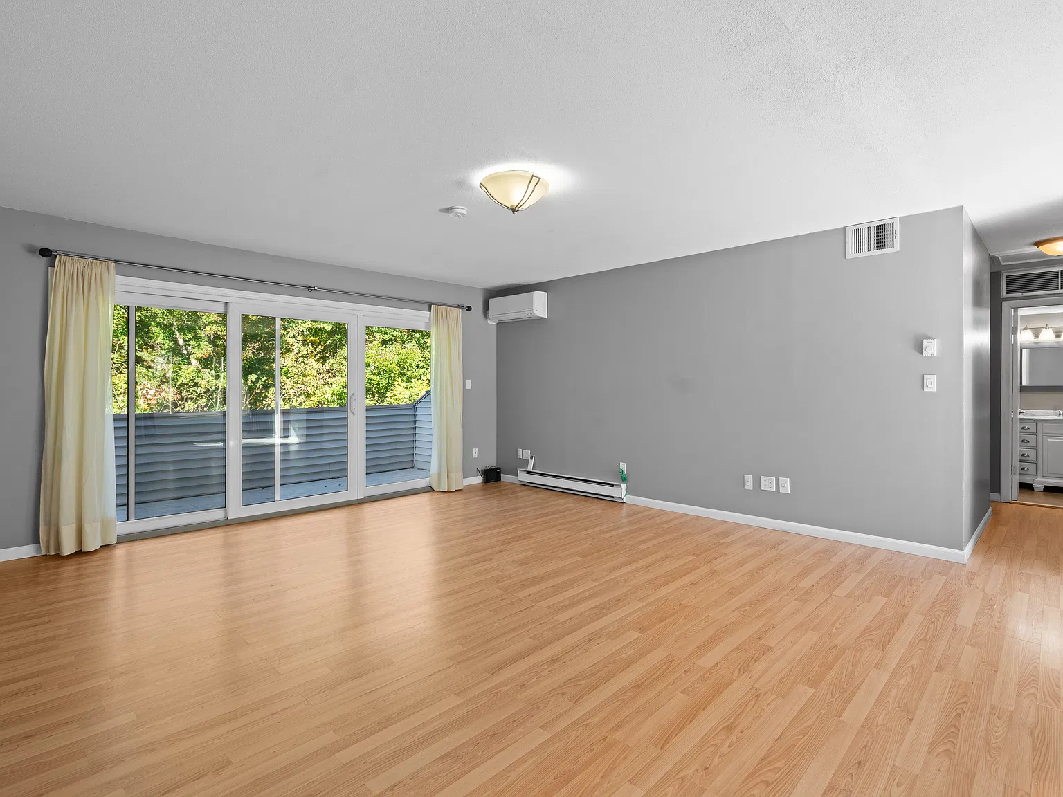 2 bed, 1038 sqft, $1,995 — Photo 3