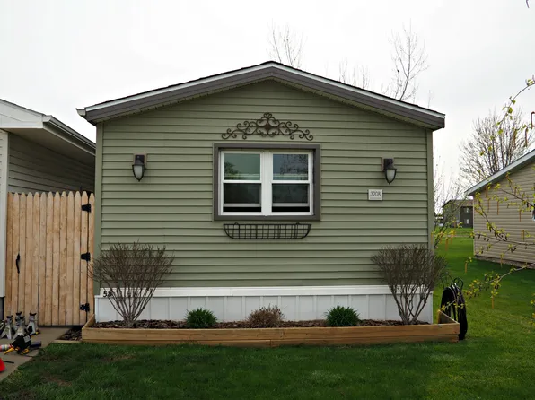 3208 Aurora St, Yankton, SD 57078