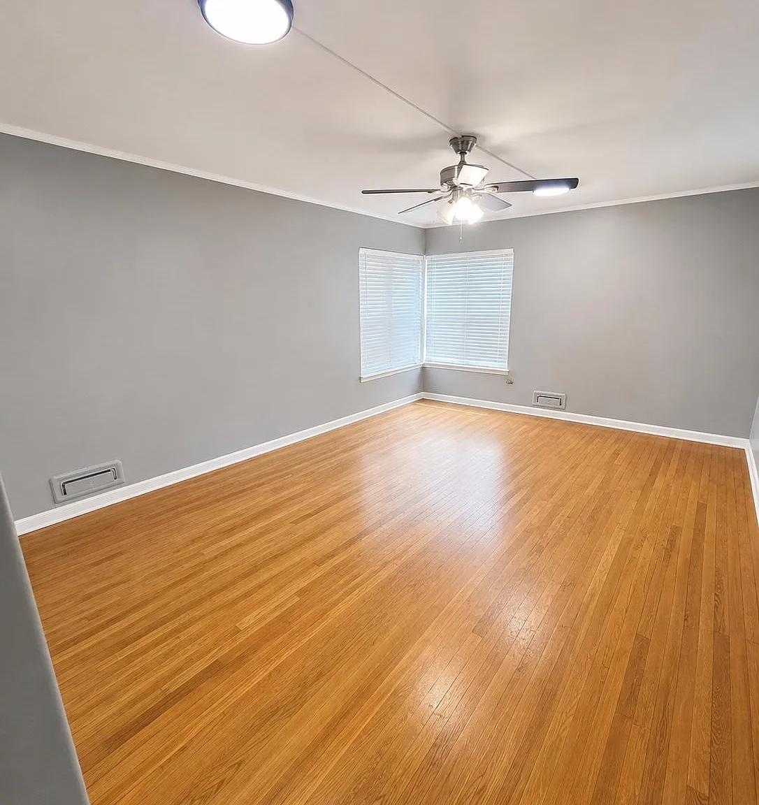 3 bed, 1.5 bath, 1093 sqft, $3,200 — Photo 3