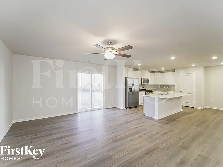 381 Hollingswood Dr — Photo 5