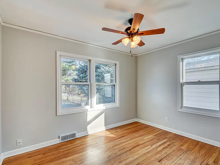 6032 William St — Photo 21