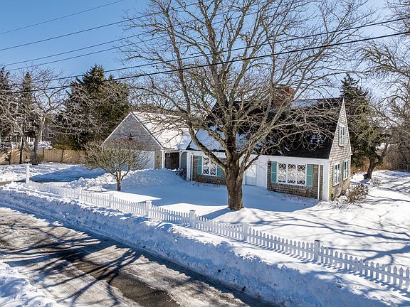 2nd image of 7 Pinefield Lane