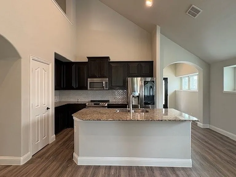 9400 Wellington Dr — Photo 6