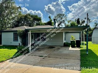 6733 Malibu Dr, Houston, TX 77092