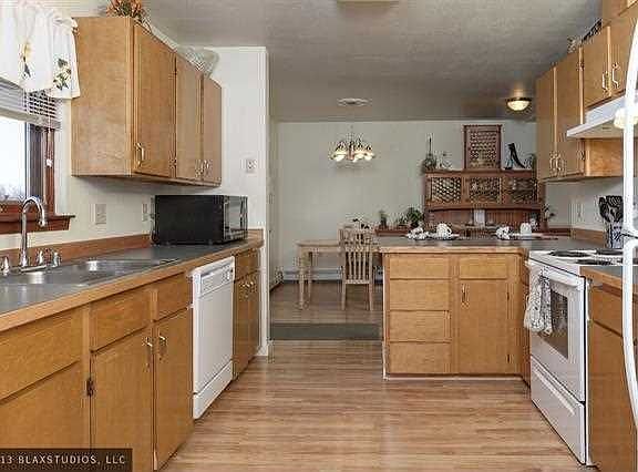 2nd image of 1205 Bainbridge Blvd