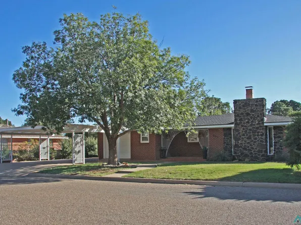 809 2nd St, Farwell, TX 79325