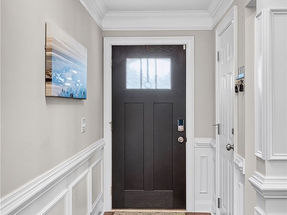 3rd image of 690 High Field Ct