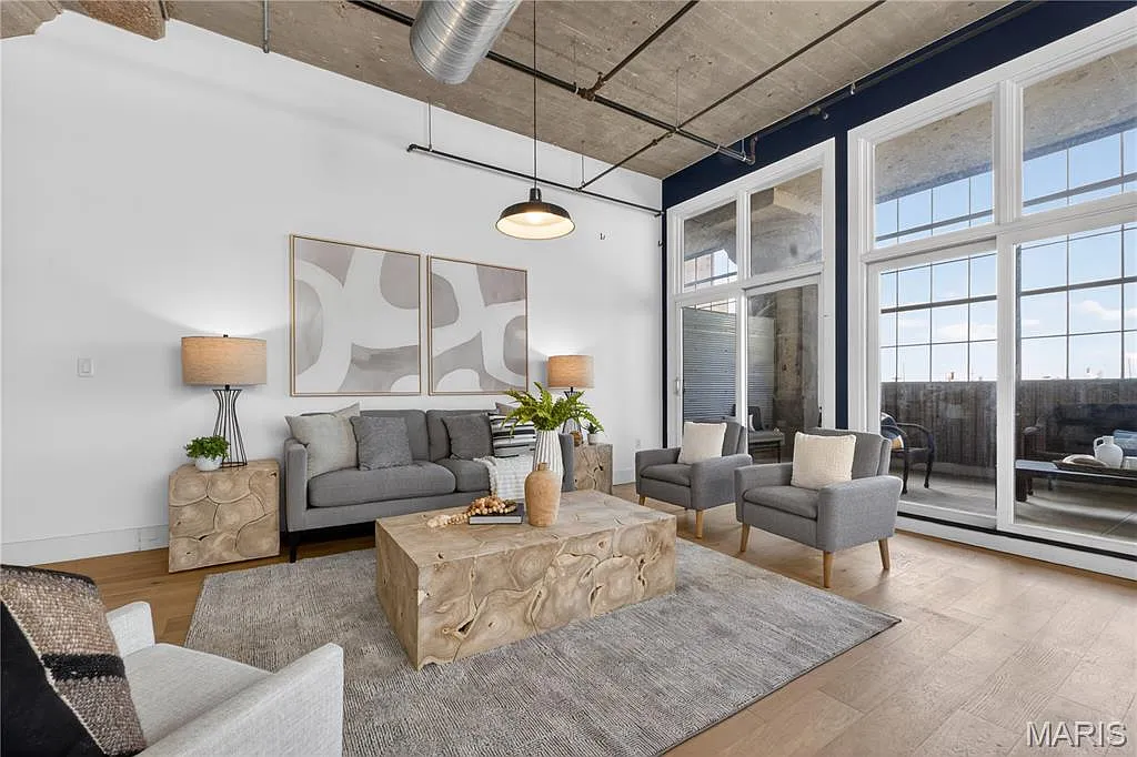 4100 Forest Park Ave — Photo 4