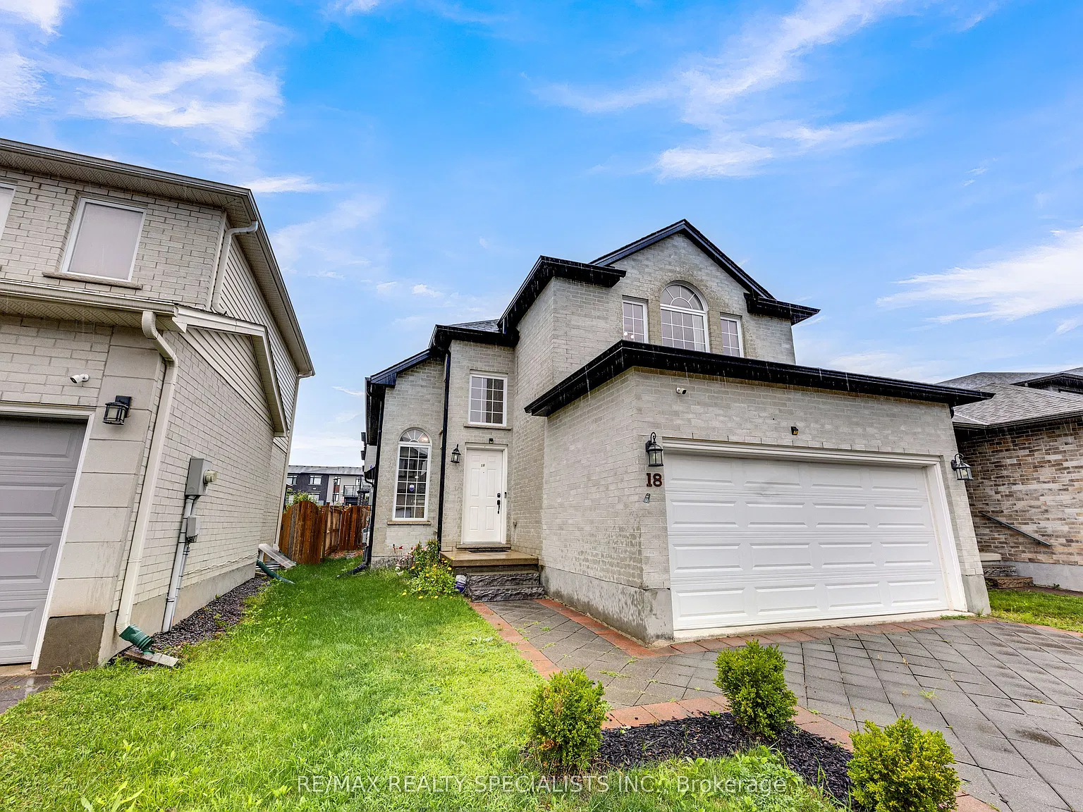 4 bed, $3,000 — Photo 1