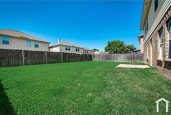 1109 Boxwood Dr — Photo 1