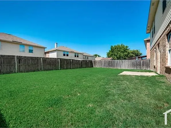 1109 Boxwood Dr, Crowley, TX 76036