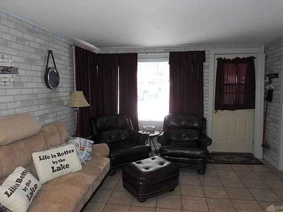 4th image of 11327 Hemlock Ave