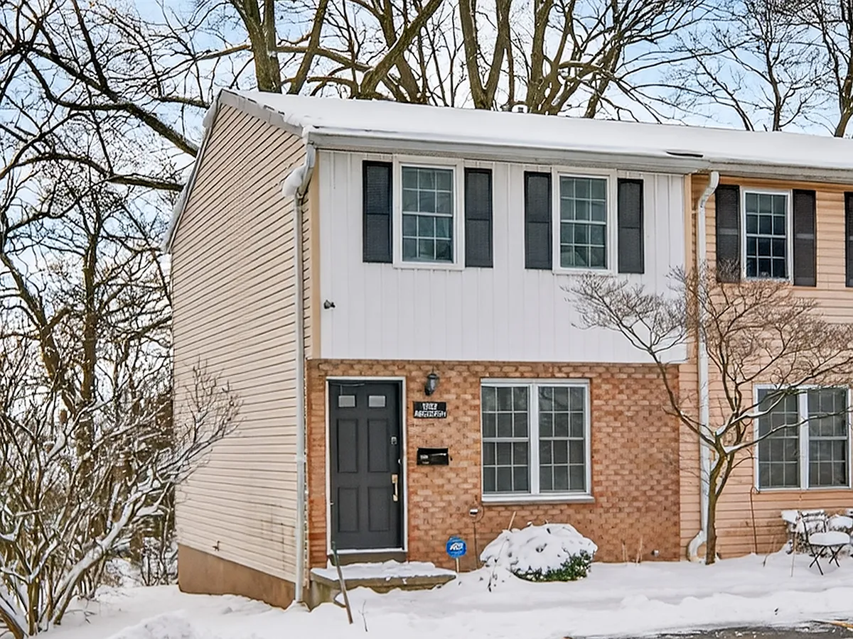Exterior Front - 1082 Mount Hope Ave #H
