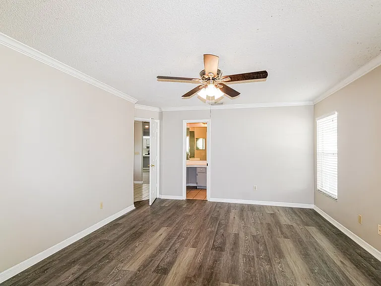 9132 Hawkins Ct — Photo 10
