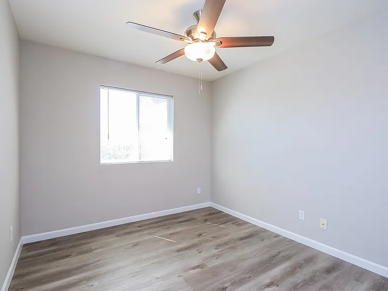 5716 S Roberts Rd — Photo 6